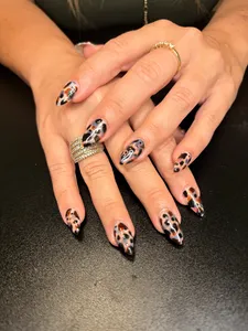 Eye of the Tiger nail set